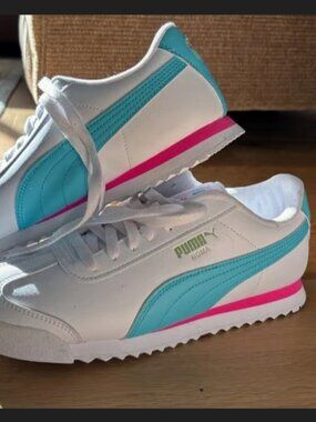 NWOT Puma Roma Sneakers White/Blue/Pink - Women's Size 8.5